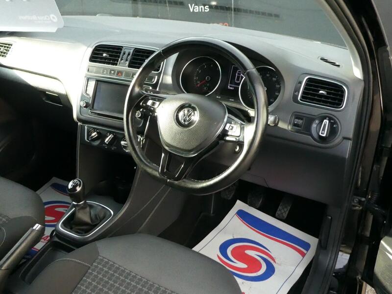 VOLKSWAGEN POLO