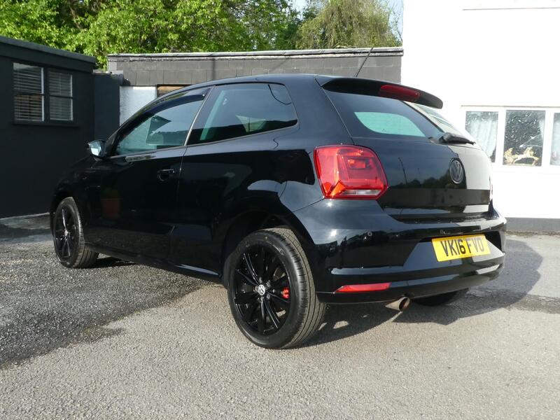 VOLKSWAGEN POLO
