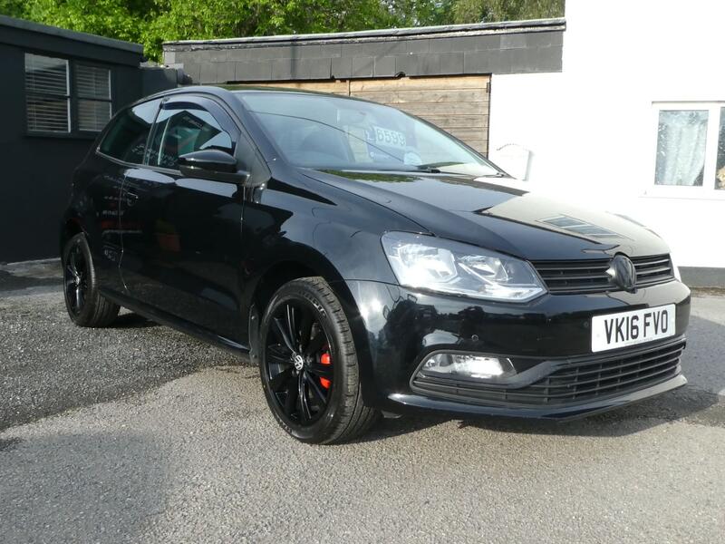 VOLKSWAGEN POLO