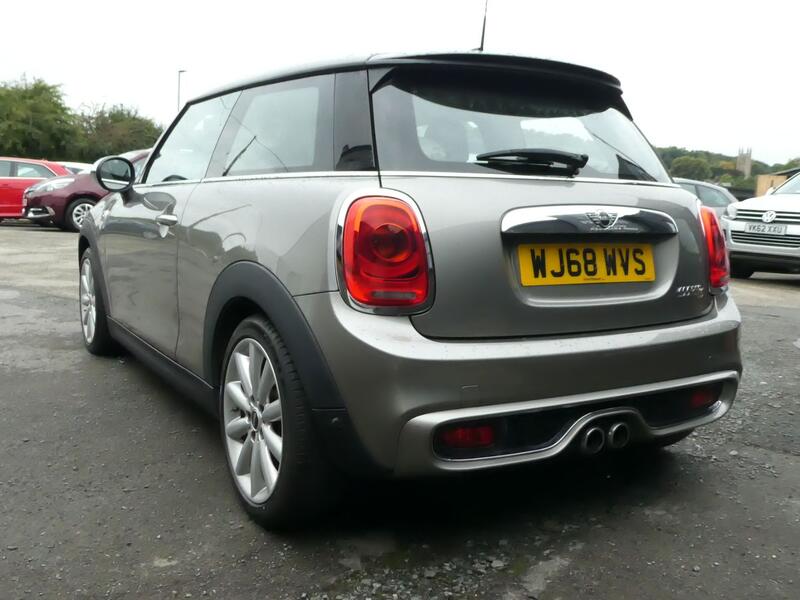 MINI HATCH
