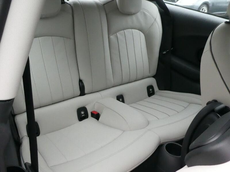 MINI HATCH