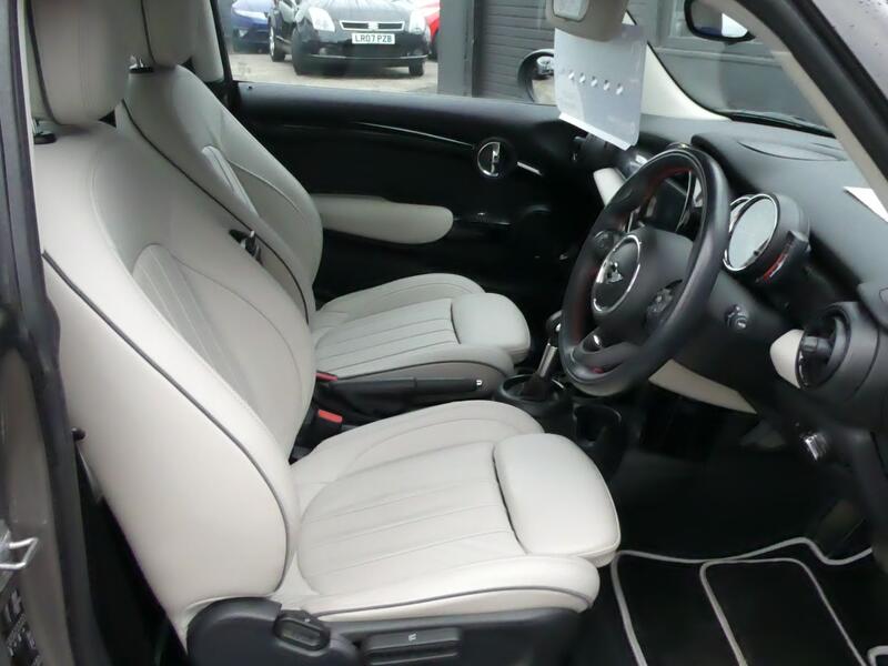 MINI HATCH
