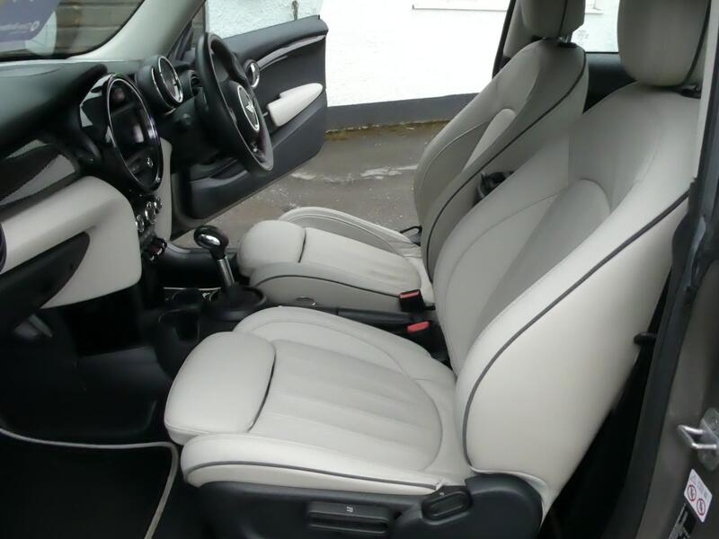 MINI HATCH