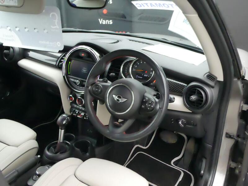 MINI HATCH