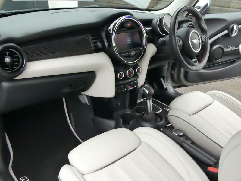 MINI HATCH